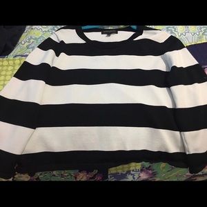 B&w striped cropped pullover
